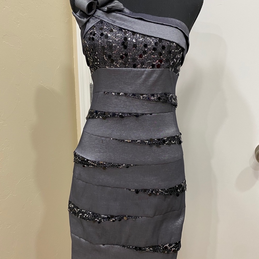 Glamorous one-shoulder cocktail dress- size 6